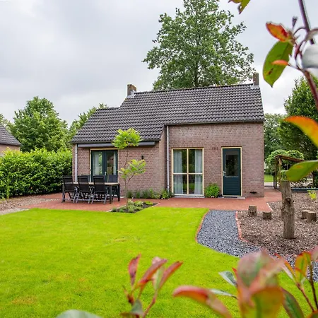 Dom wakacyjny Evergreen Wellness Met Sauna & Hottub Ewijk